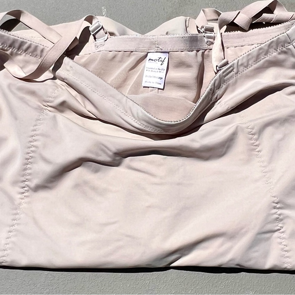 Postpartum compression garment